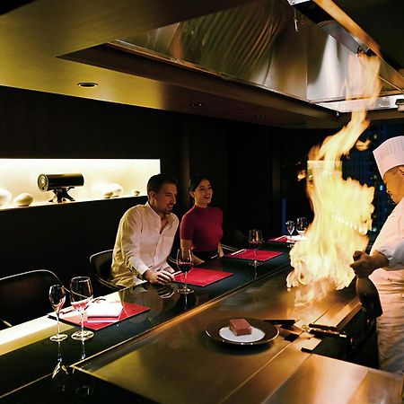 The Gate Hotel Tokyo By Hulic Экстерьер фото A chef cooking with a flaming torch