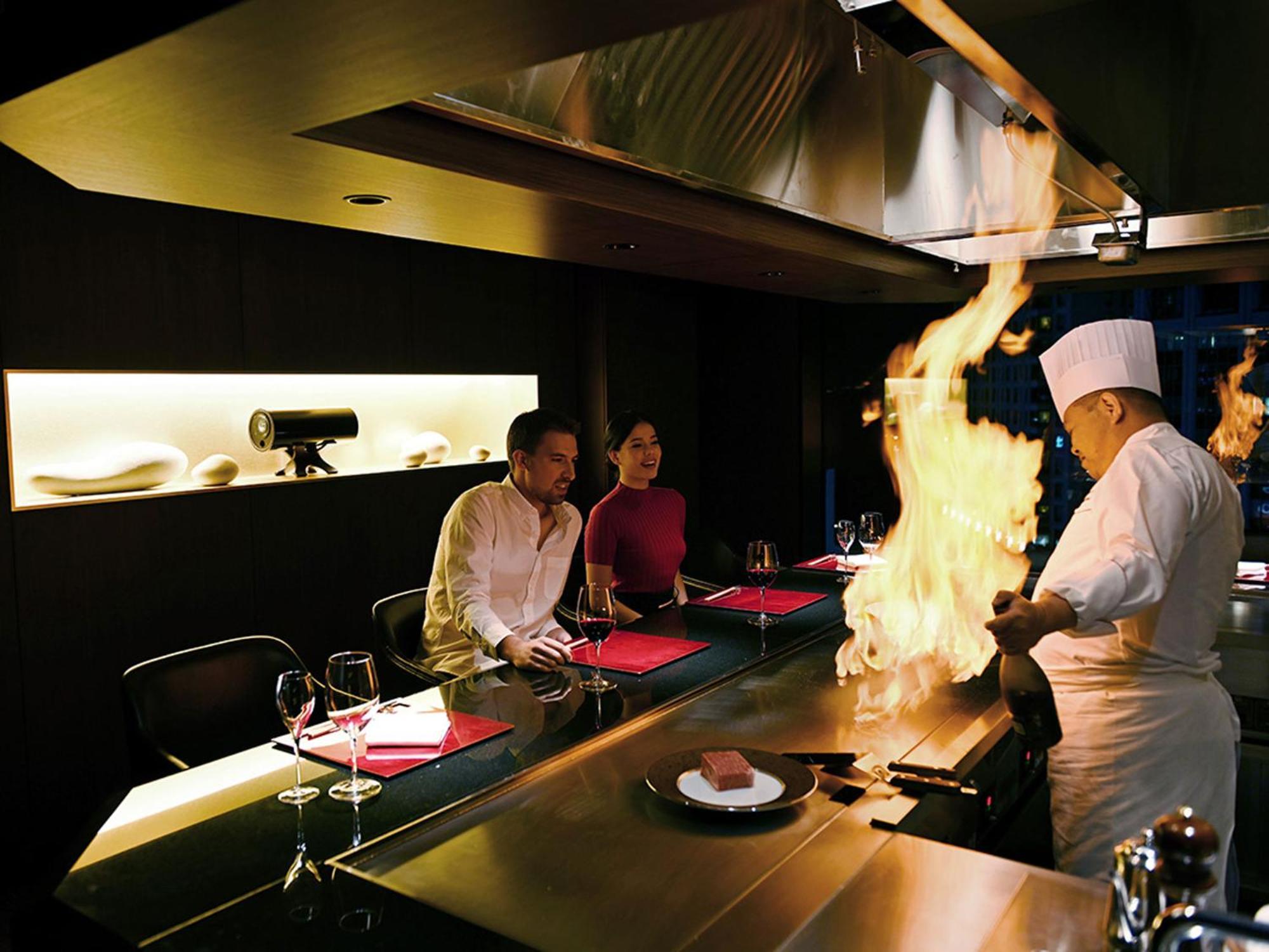 The Gate Hotel Tokyo By Hulic Экстерьер фото A chef cooking with a flaming torch